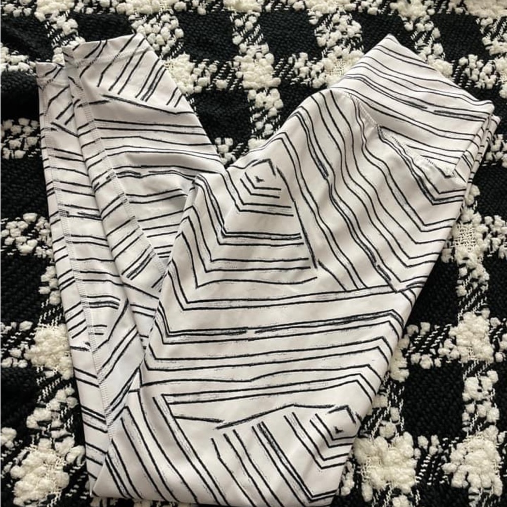 Buffbunny black and white leggings